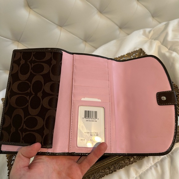 Beautiful Brown Coach Wallet !! - Picture 8 of 8